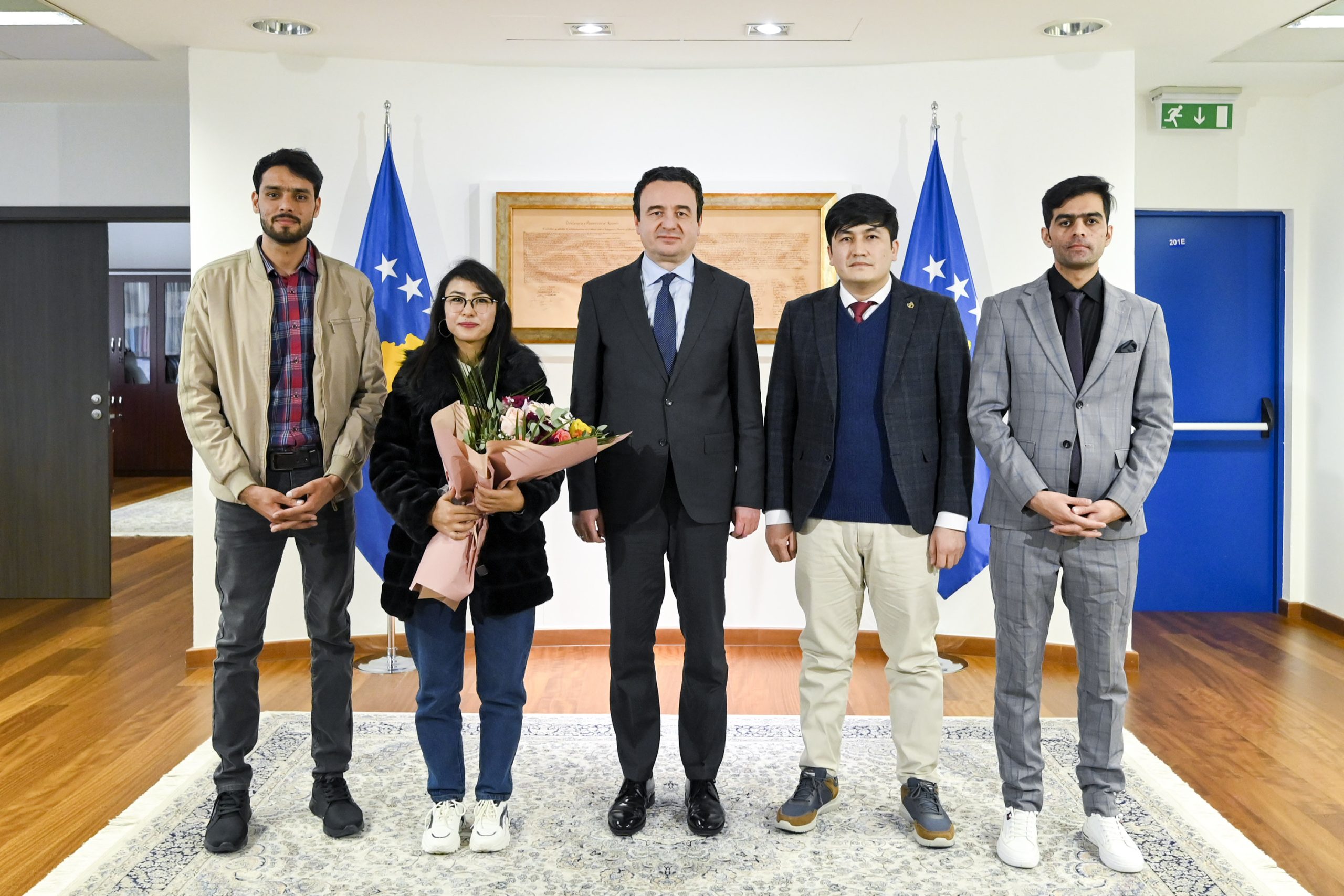 Kurti mirëpriti gazetarët afganë në Kosovë