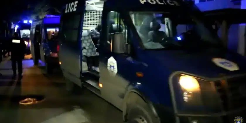 Kjo është 18-vjeçarja dhe katër burrat e arrestuar në Gjakovë për trafikim me njerëz dhe shërbime seksuale