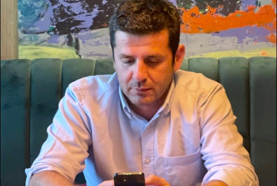 Ish-diplomati Haziri, padi dhe kallëzim penal ndaj ministres Gërvalla-Schwarz dhe sekretarit Isma