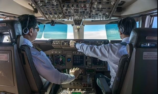 Çfarë ndodh kur një pasagjer vdes në avion? Pilotët zbulojnë sekretet e fluturimit