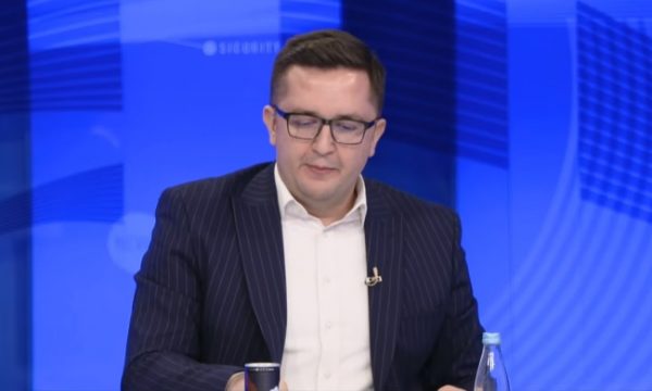 Mustafa: VV mashtroi llapjanët për përfundimin e magjistrales Prishtinë-Podujevë, po i presin zgjedhjet e tjera