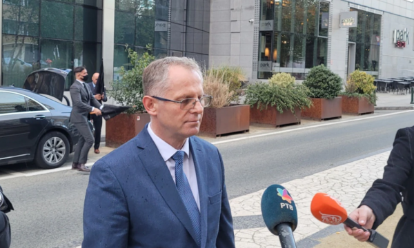 Bislimi: Plani franko- gjerman e mbështet qëndrimin e Serbisë që aktualisht s’ka kushte për njohje reciproke