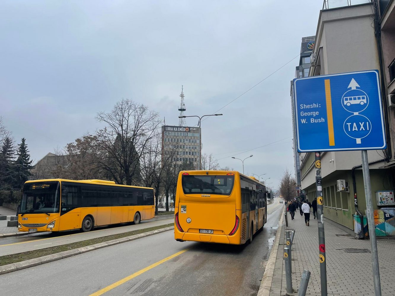 Autobusët, taksitë e vetura emergjente fillojnë qarkullimin në sheshin “Xhorxh Bush”, eksperti i komunikacionit ka një kërkesë
