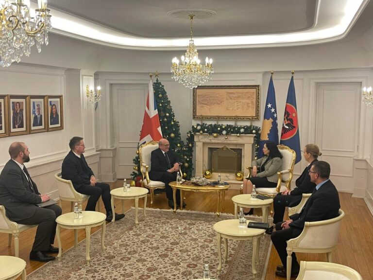 Osmani takon emisarin Stuart Peach