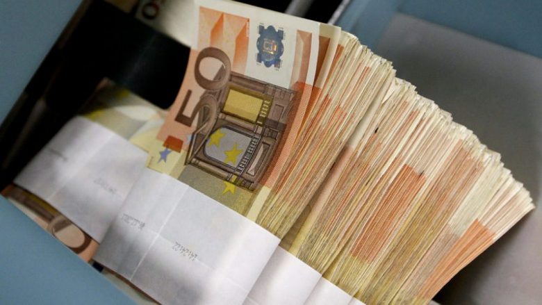Mërgimtarët shpenzuan mbi 1.48 miliardë euro në Kosovë gjatë vitit 2022