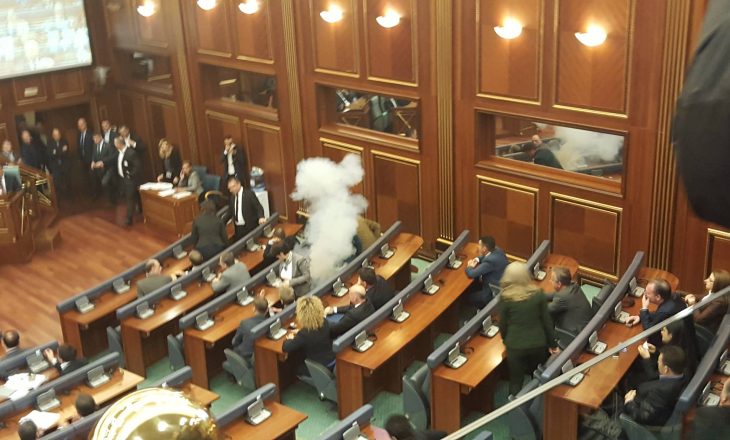 Haxhiu dhe të tjerët deklarohen të pafajshëm për gazin lotsjellës në kuvend