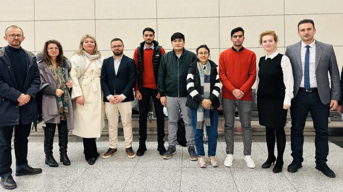 Arrijnë edhe katër gazetarë afganë në Kosovë