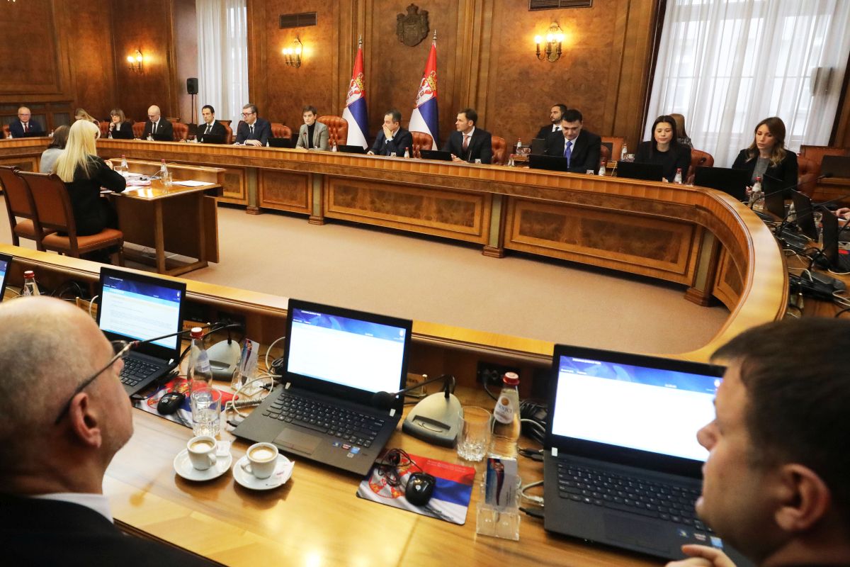 Çka tha Vuçiqi për Kosovën dhe pesëshen perëndimore gjatë raportimit në qeveri?