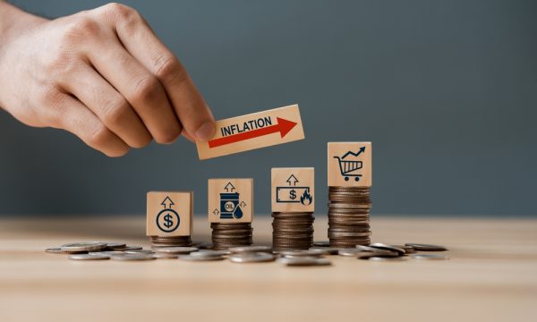 Paralajmërohet ulja e inflacionit, por “ankthi i parave” do të vazhdojë edhe më 2023