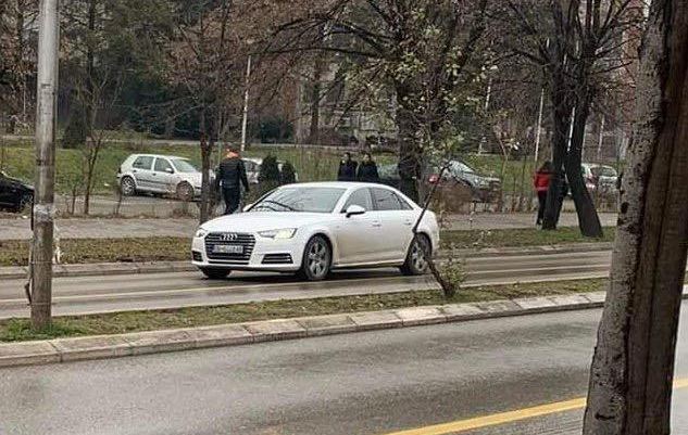 Rruga “Xhoxh Bush” vazhdon të jetë e “qasshme” edhe për automjetet private