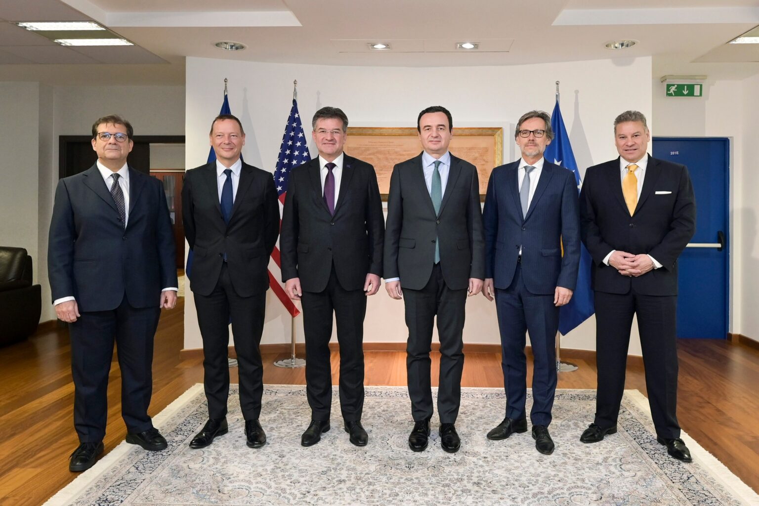 S’ka unitet për “kompromisin” mes Kosovës e Serbisë, shtatë emisarë për një marrëveshje