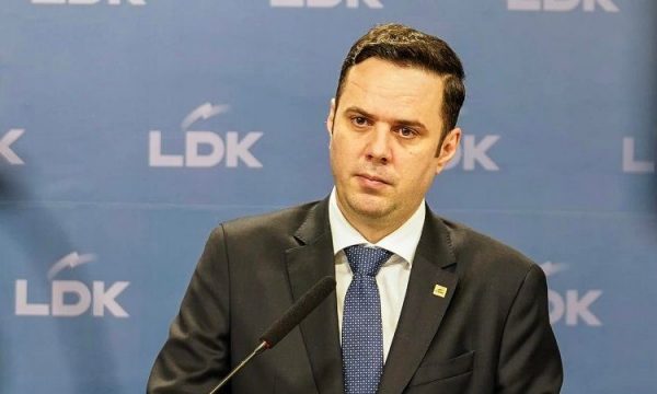 Abdixhiku: Kosovës nuk i duhet marrëveshje bazë me Serbinë, por finale me njohje