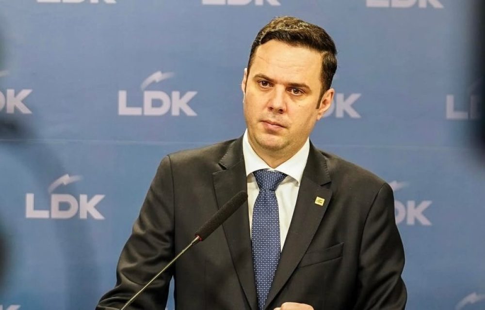 Abdixhiku ‘godet’ Kurtin: Si arritën deri këtu, tani aleati ynë kryesor (ShBA) thekson se koha nuk është për njohje