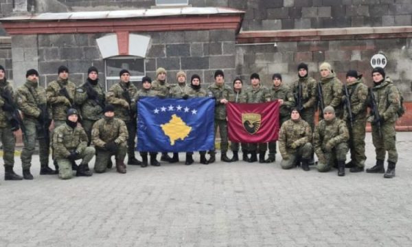 Mehaj publikon pamje nga stërvitjet e ushtarëve të FSK-së në Turqi