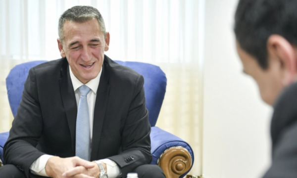 Rashiq kërkon zbatimin e Asociacionit, thotë se ka një mundësi ligjore për kthimin e serbëve në vendet e punës