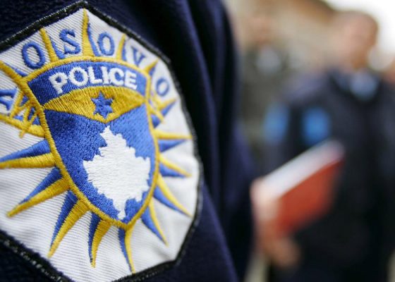 Policia konfiskon mbi 32 mijë euro në veturën e një burri në Fushë Kosovë