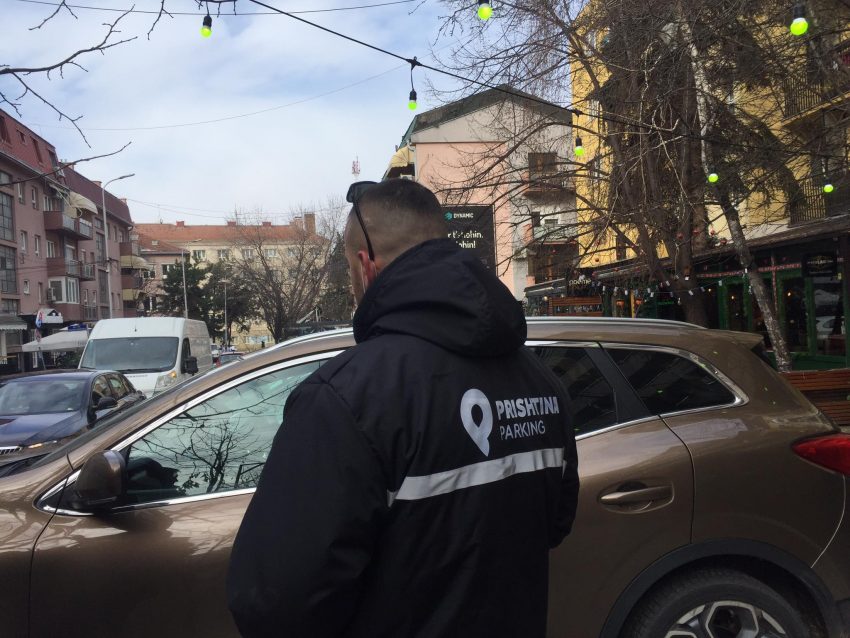Prishtina Parking zgjatë orarin për parkingje, thotë se është në favor të banorëve rezidentë