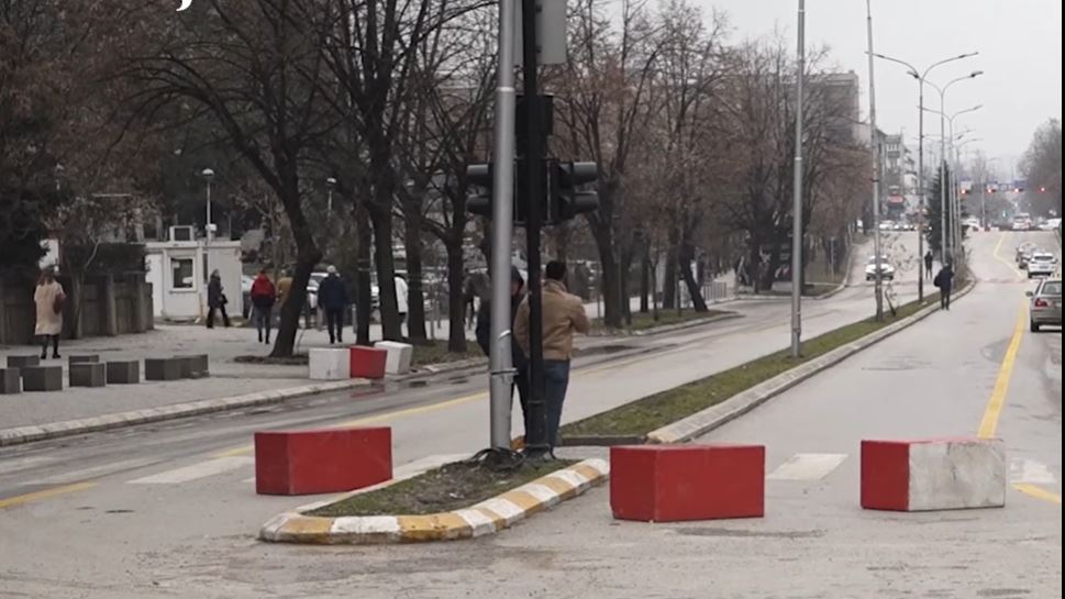 Shpejtësia në shesh e auobusëve e taksive është e kufizuar