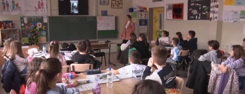 Loja e rrjeteve sociale që po rrezikon jetën e fëmijëve, është shpërndarë edhe te nxënësit