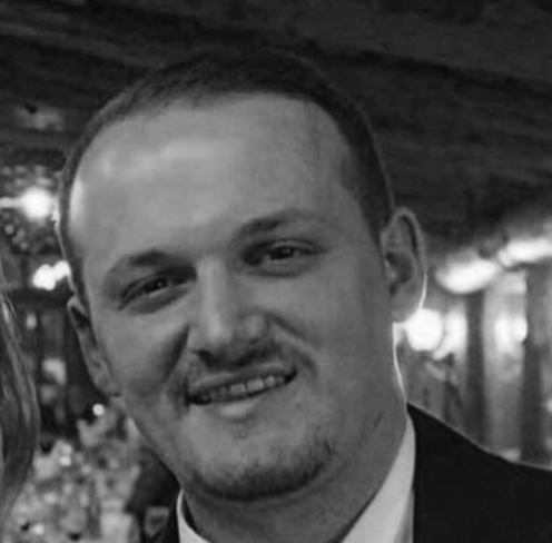 Vdes stomatologu Rasim Sefiu, në ditën kur kujtonte 3 vjetorin e vdekjes së babait të ti (Foto)