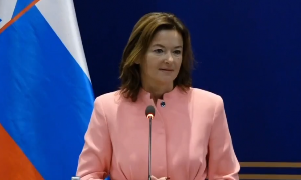 Zëvendëskryeministrja e Sllovenisë zotohet të ndihmojë Kosovën në të gjitha aspiratat e saj