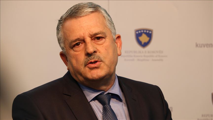 Agim Veliu e quan qesharake kërkesën e Ministrit Sveçla për pasaporta