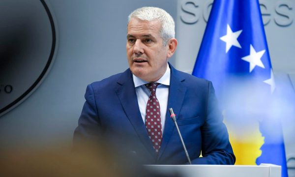 Sveçla trondit me kërkesën ndaj Gjermanisë, e tallin dhe i kërkojnë largimin
