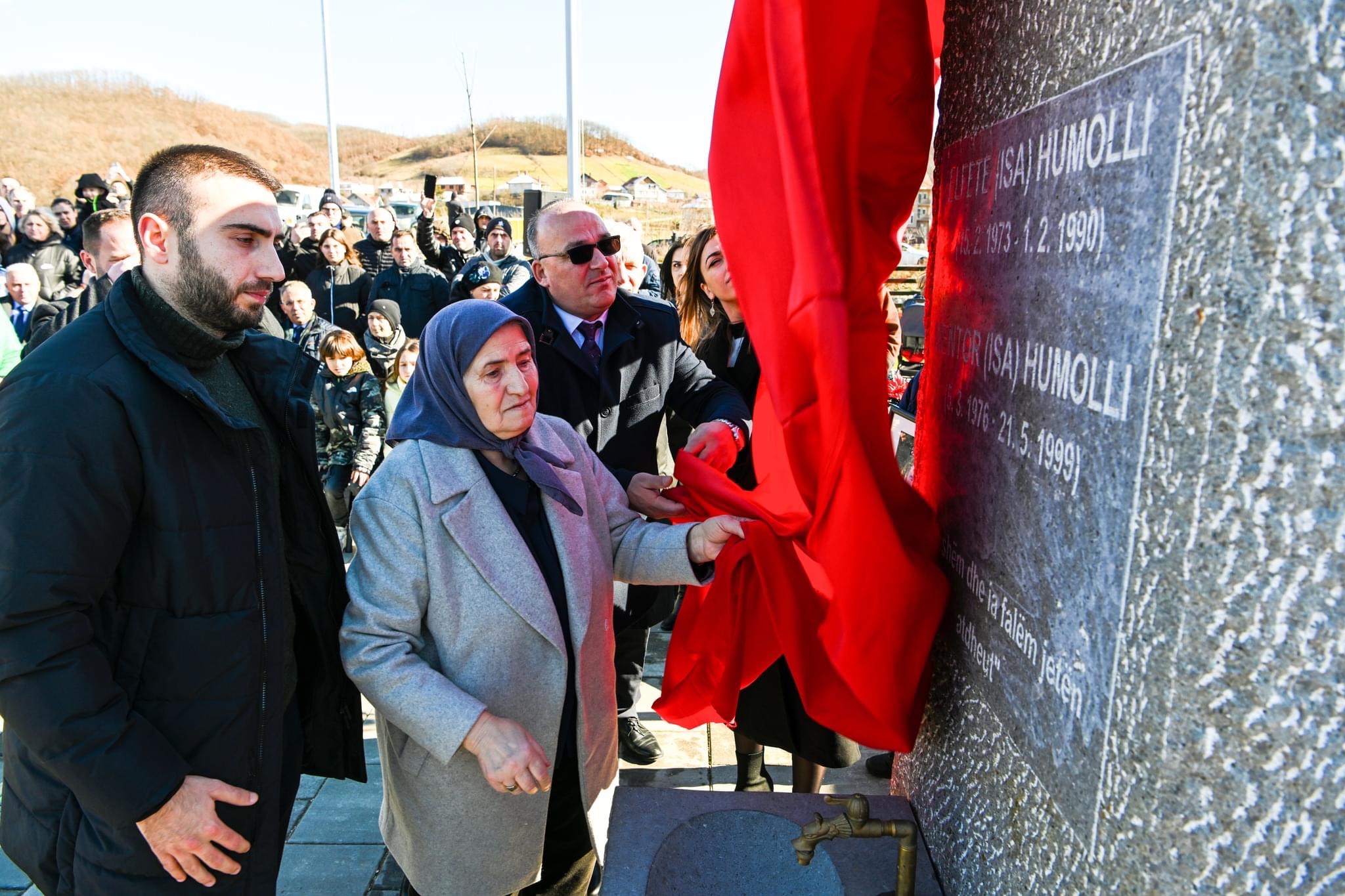 Përurohet Kompleksi Memorial i Dëshmorëve Ylfete dhe Mentor Humolli