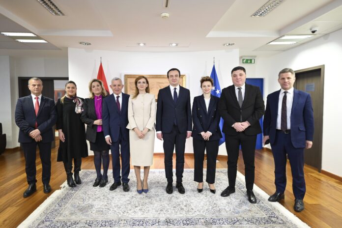 Kurti merr mbështetje nga delegacioni i Shqipërisë për BE dhe KiE