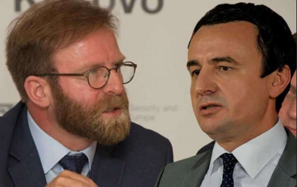 Abazi thotë se Kurti urdhëroi shkarkimin e tij, paralajmëron se po tentohet të mbulohen skandale