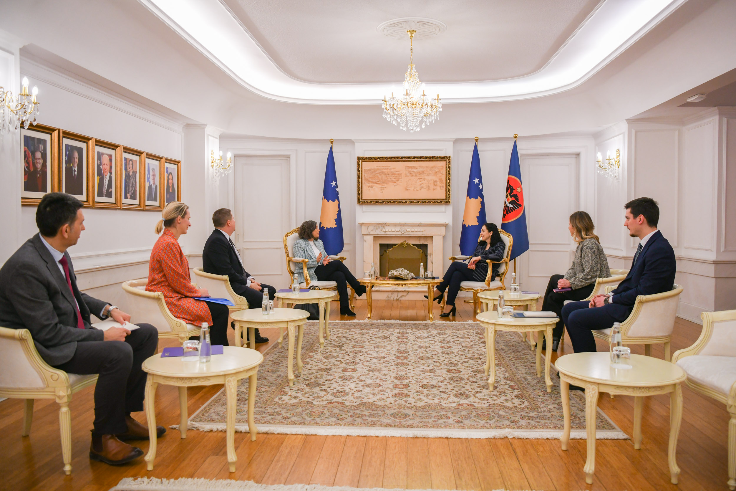 Presidentja Osmani takohet me Szunyog dhe ekipin e Zyrës së OKB-së në Kosovë