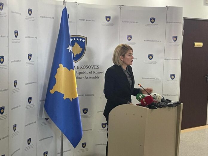 Kusari-Lila i ikë pyetjes nëse Abazi do të përjashtohet nga grupi parlamentar i VV-së