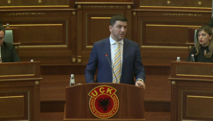 Memli Krasniqi: Pa emrin e Hashim Thaçit, data e sotme nuk mund të kuptohet e plotë