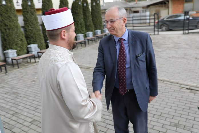 Shefi i Misionit të BE-së vizitoi në Xhaminë e Prishtinës