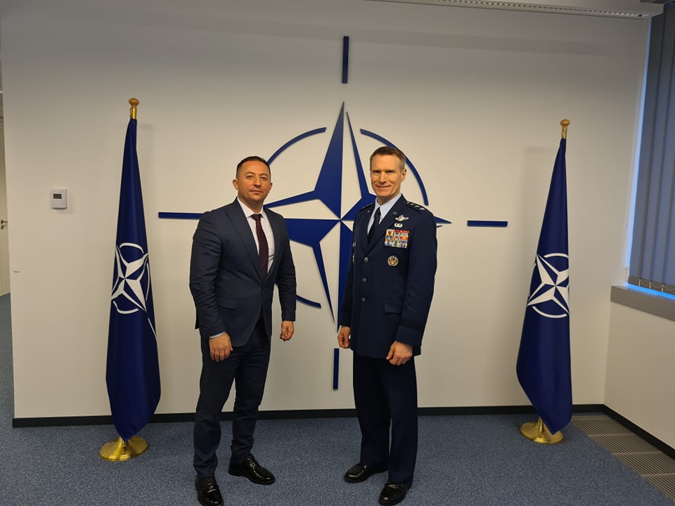 Mehaj takohet me këshilltarin kryesor të Sekretarit të Përgjithshëm të NATO-s, shprehet gatishmëria e Kosovës për anëtarësim