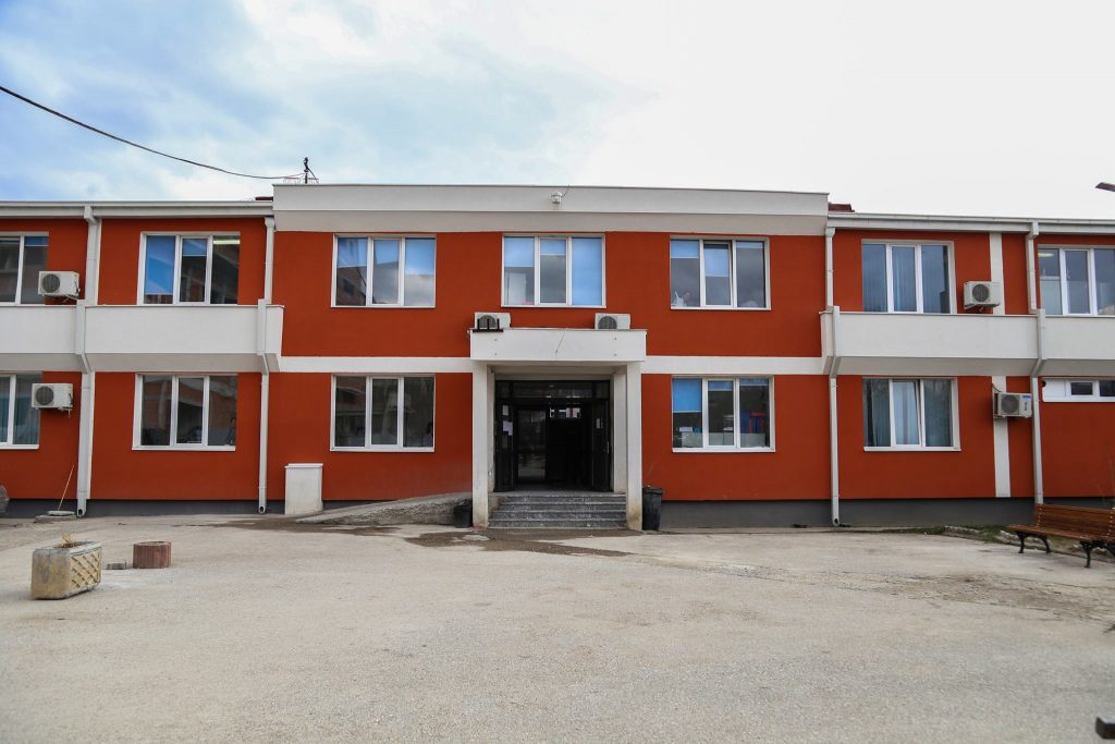 Ortopedia rrezikon të mbetet pa anesteziolog