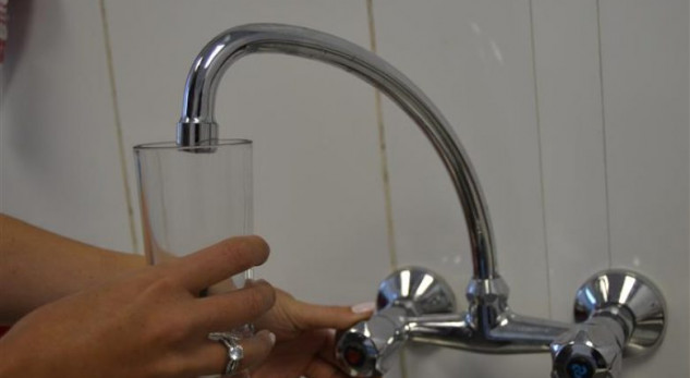 Rryma e lirë gjatë natës, por shumë vende nuk kanë ujë pas orës 23:00