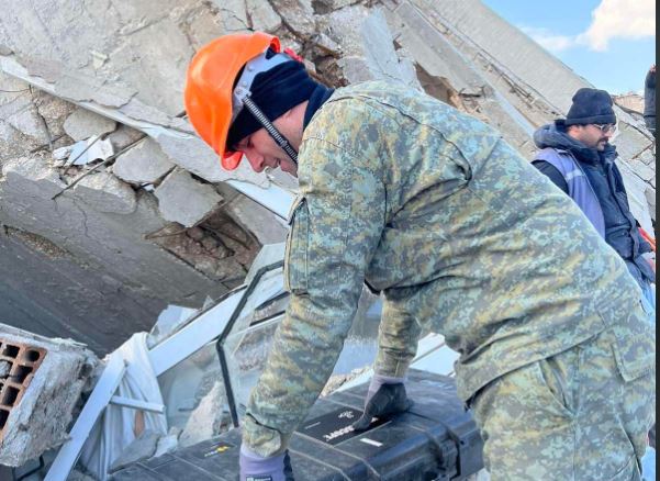 “Hero lindesh, nuk bëhesh”, ushtari i FSK-së, Florent Cakiqi që po kontribuon në Turqi, pas tërmetit të rëndë!