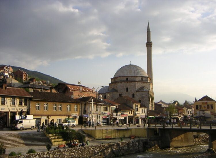 Xhamitë në Prizren mbledhin afro 100 mijë euro për të prekurit nga tërmeti në Turqi e Siri