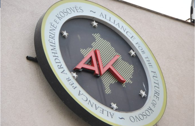 AAK: Kryeministri sot ua uli dinjitetin dhe i poshtëroi zyrtarët publikë