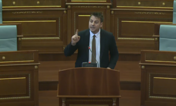 Muja: Disa deputetë të LDK-së kanë inate të ngushta me ministrin Muratin