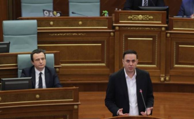 “Frika nga rritja e LDK’së”, pse Kurti dhe VV-ja po i sulmojnë Abdixhikun e partinë e tij?