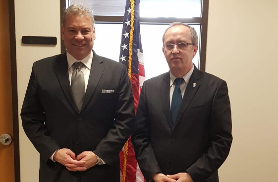 Hoti takon Escobarin në ShBA