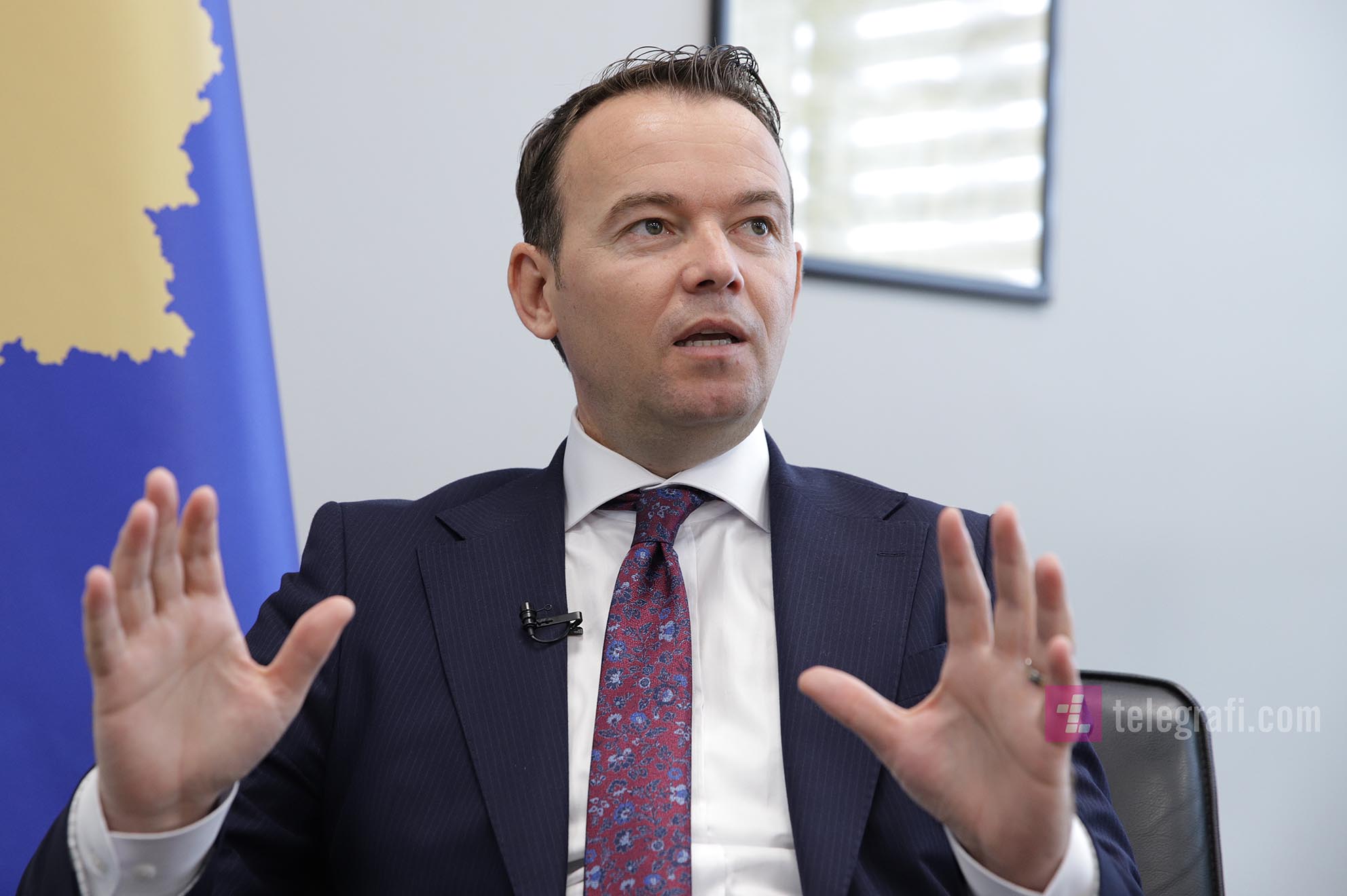 Peci i reagon Isa Mustafës: Pensioner, i ke lënë sherr Kosovës, nëse s’je penduar më mirë hesht!