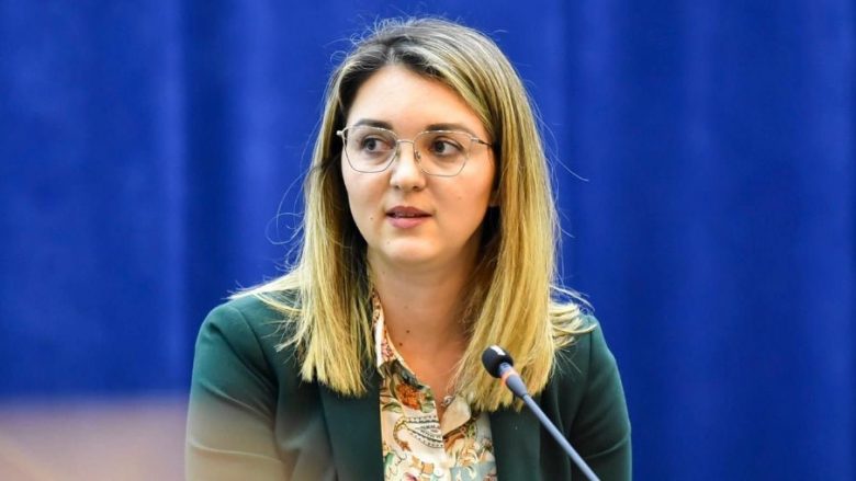 Deputetja e LVV-së i del në mbrojtje Abrashit: Çitaku të tregojë a ka pasur takime të tjera, publike apo jopublike me ish-agjentin e FBI-së