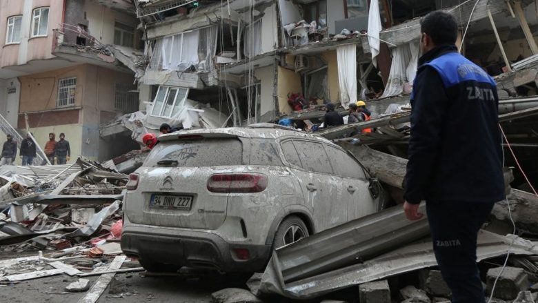 Kosova shpall të mërkurën ditë zie, solidarizohet me Turqinë pas tërmetit shkatërrues