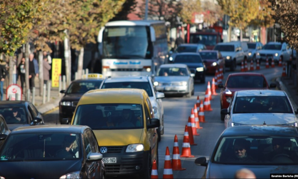 Parlamenti Evropian ndalon veturat me naftë dhe benzinë nga viti 2035