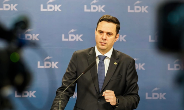 Abdixhiku ngushëllon familjet e viktimave nga tërmeti tragjik në Turqi e Siri