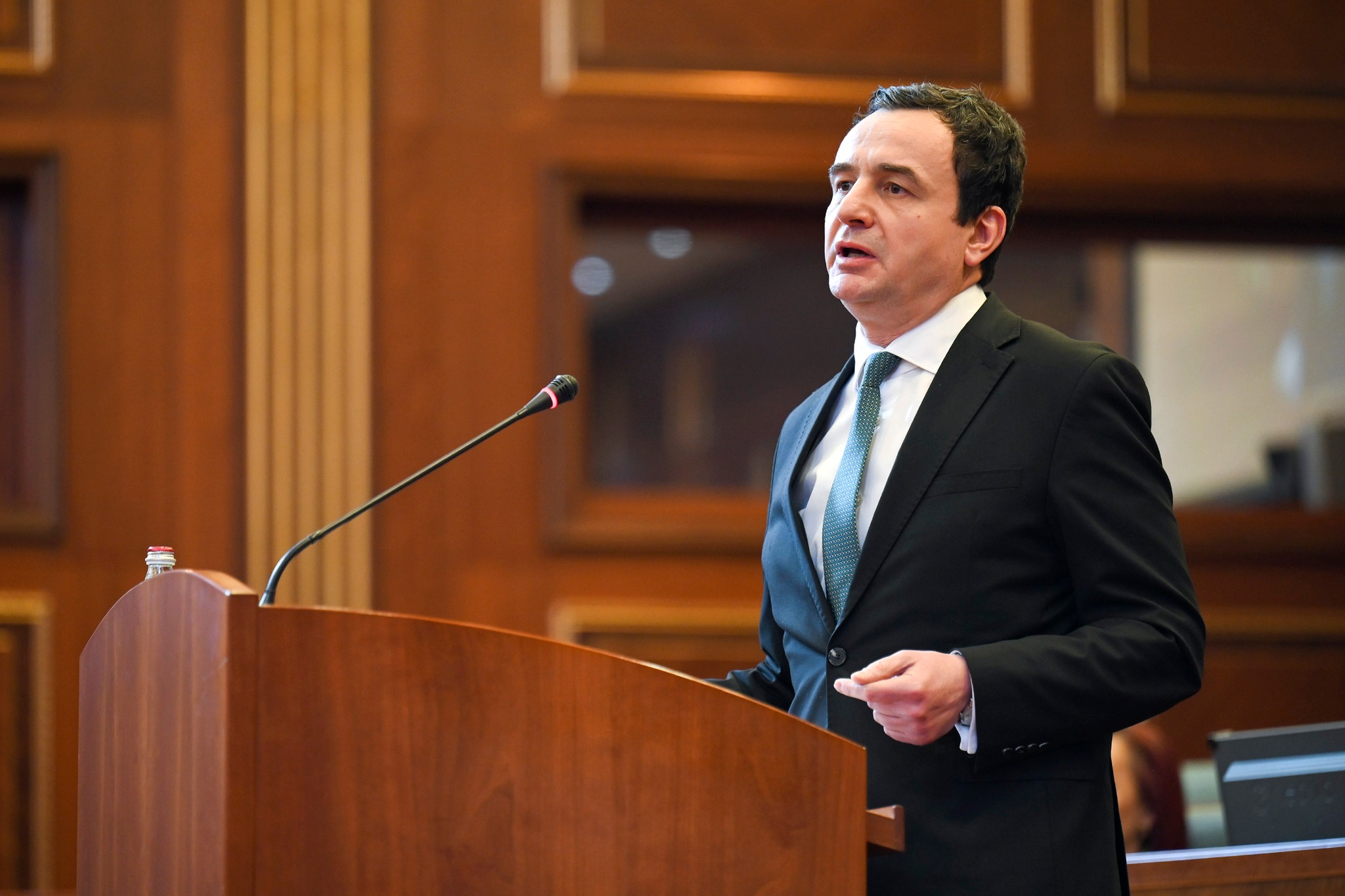 Kurti merr një mbështetje të ‘fuqishme’, nga kjo deputete pas kritikave të ashpra nga opozita për dialogun