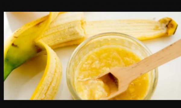 Parandaloni rënien e flokëve me maskën me banane